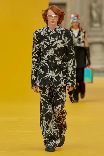 Look 19